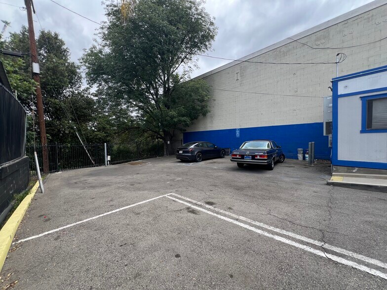 More Photos Of 11571 Ventura Blvd, Studio City Land For Lease