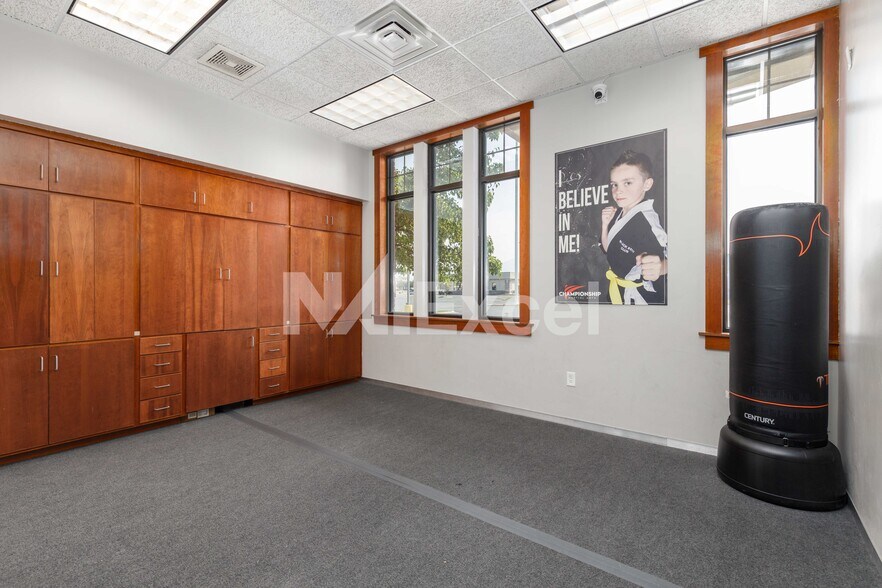 More Photos Of 2106 W 1800 N, Clinton Bank For Lease