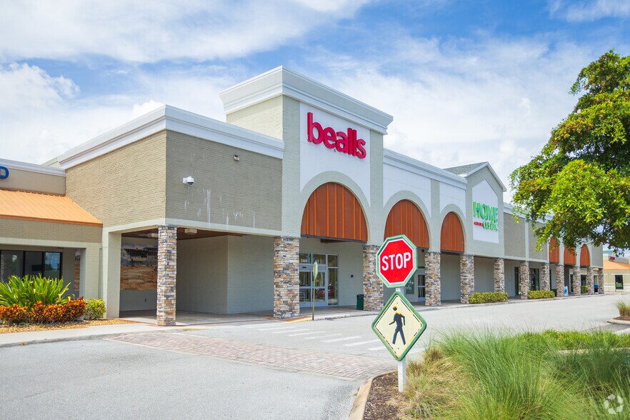 More Photos Of 3208-3598 SE Federal Hwy, Stuart General Retail For Lease