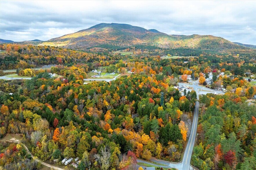 More Photos Of 5122 US-5, Weathersfield Service Station For Sale