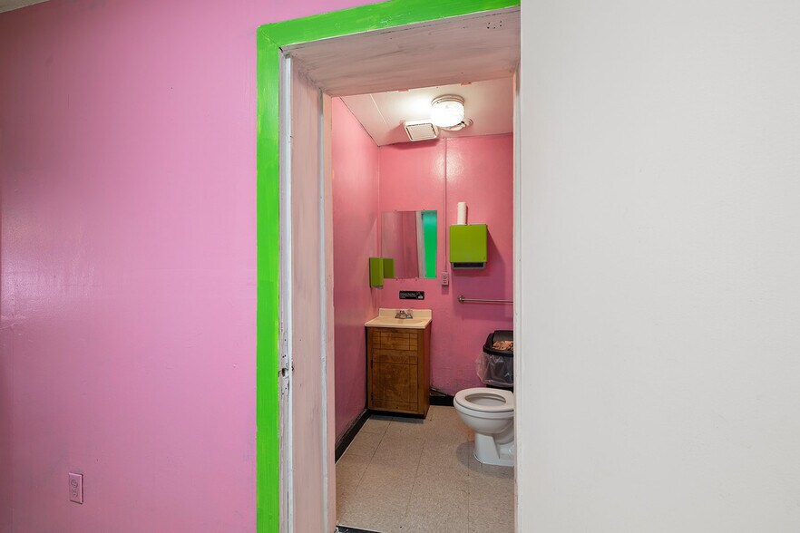 More Photos Of 143 E Main St, Fordland General Retail For Sale