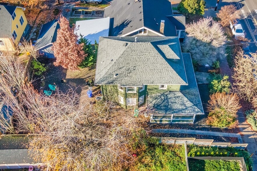 More Photos Of 510 NE Dekum St, Portland Office For Sale