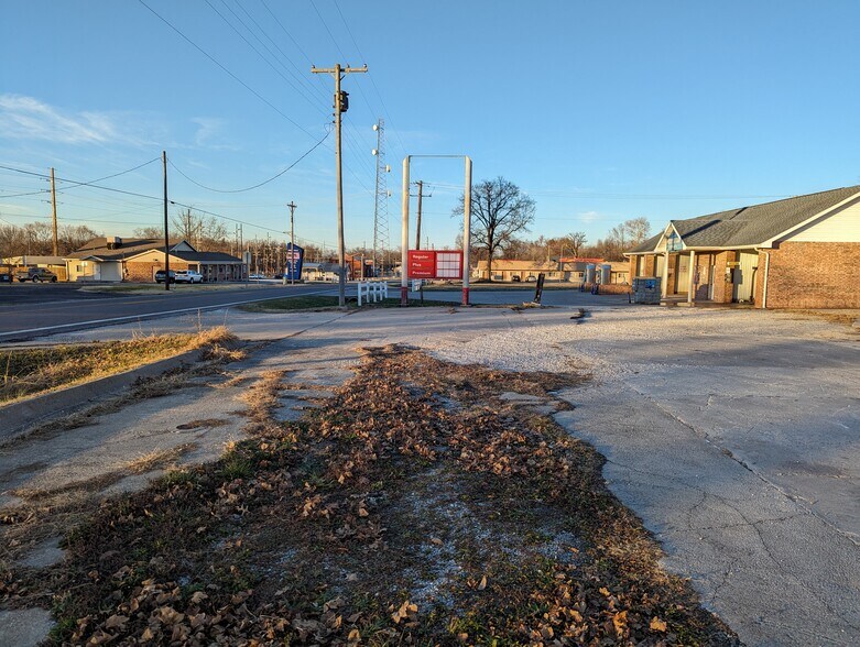 More Photos Of 150 S Grand Ave, Greenfield Freestanding For Sale