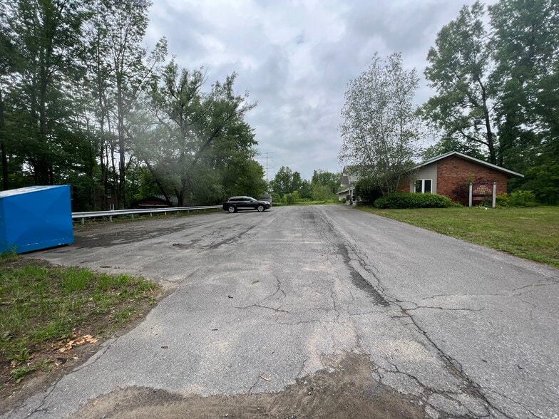 More Photos Of 5639 Walker Rd, Utica Specialty For Sale