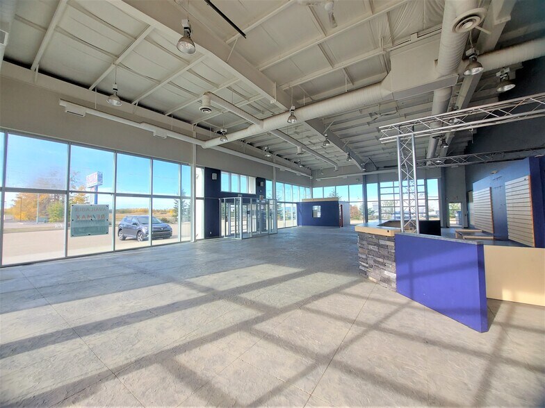 More Photos Of 342 Laura Ave, Red Deer County Auto Repair For Sale