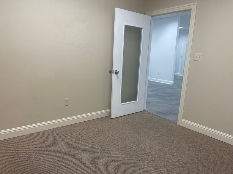 More Photos Of 2602-2608 N Main Ave, San Antonio Unknown For Sale