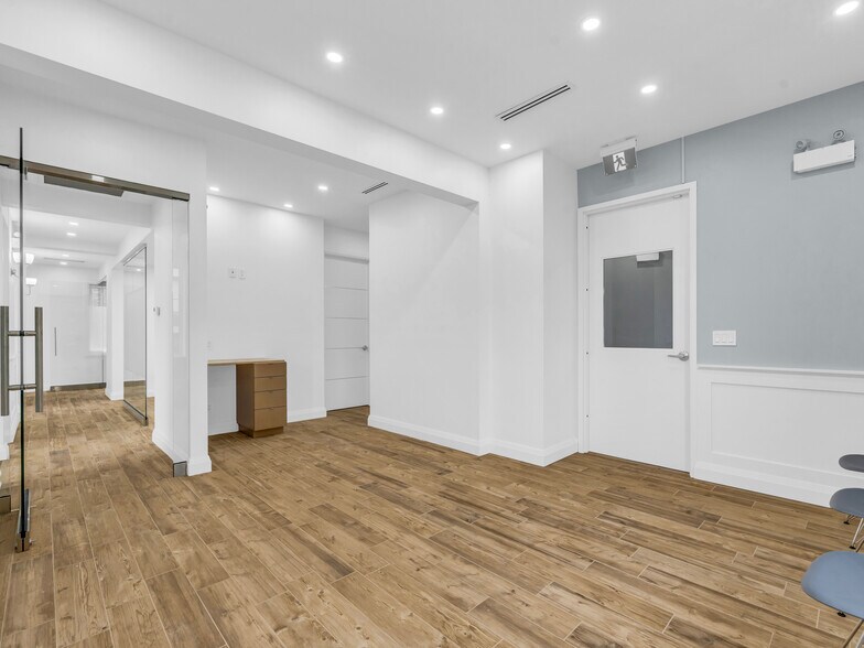 More Photos Of 541 Queen St E, Toronto Storefront For Lease