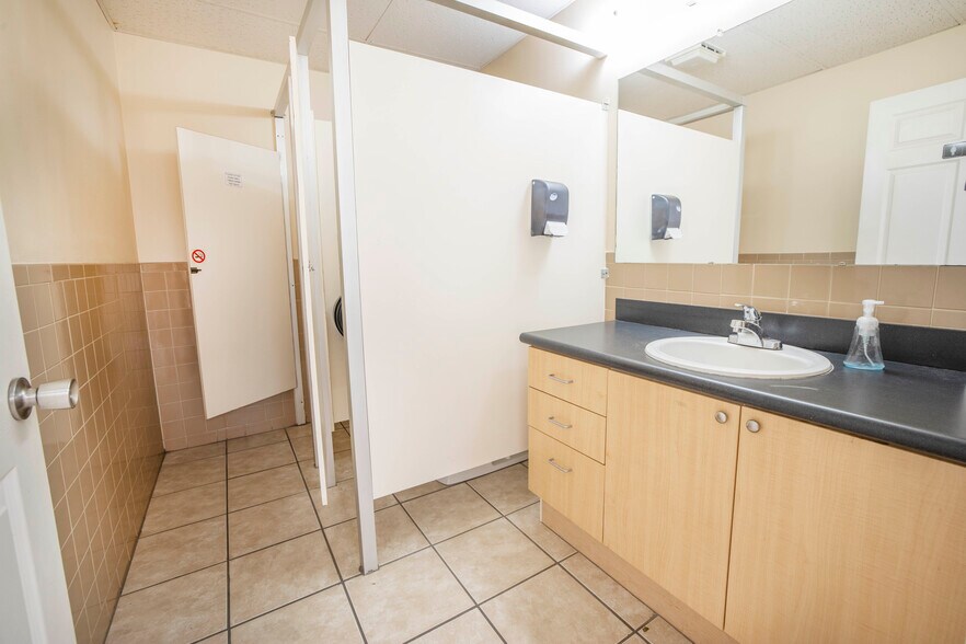 More Photos Of 7212 US Highway 19, New Port Richey Office For Sale