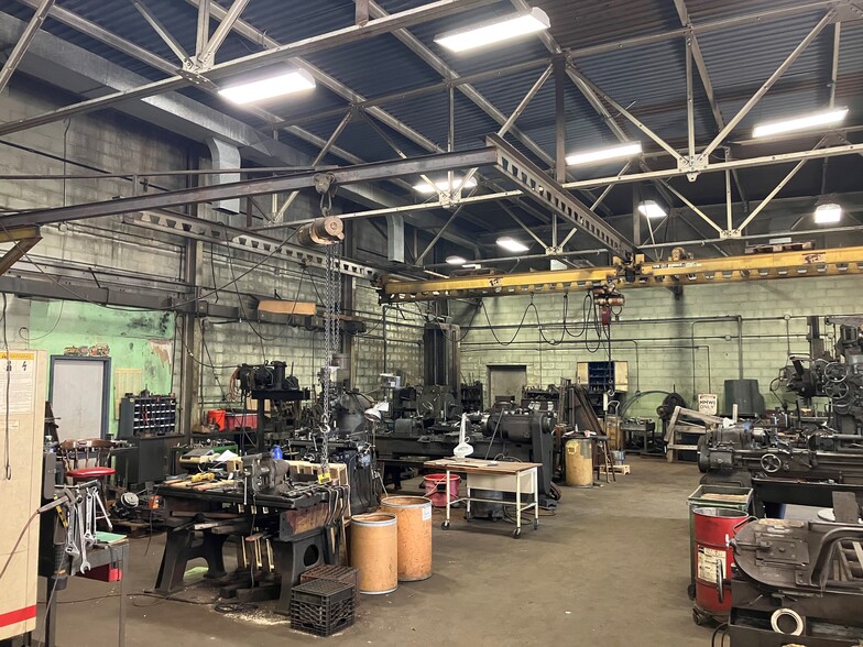 More Photos Of 435 Wrentham Rd, Bellingham Manufacturing For Lease