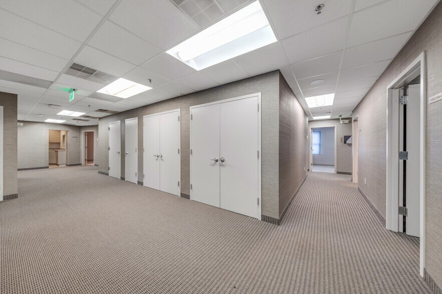 More Photos Of 440 Old Hook Rd, Emerson Medical For Lease