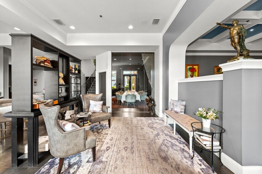 More Photos Of 655 2nd Ave S, Saint Petersburg Restaurant For Sale