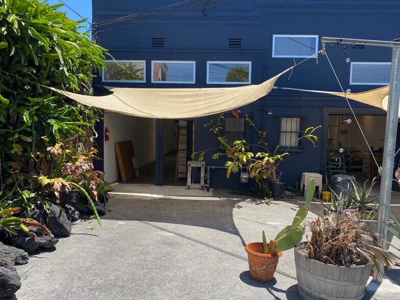 More Photos Of 3707-3711 W Jefferson Blvd, Los Angeles Warehouse For Lease