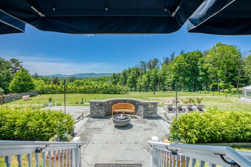 More Photos Of 2 Kemble St, Lenox Hotel For Sale