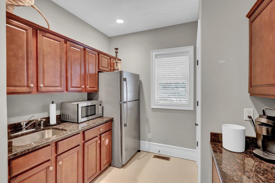 More Photos Of 907 Main St, Port Jefferson Office For Lease