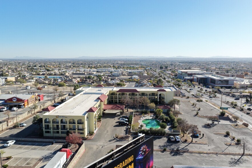 More Photos Of 900 N Yarbrough Dr, El Paso Hotel For Sale