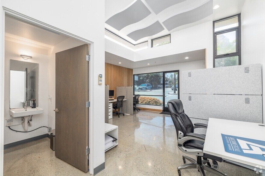 More Photos Of 627 Aviation Way, Manhattan Beach Loft Creative Space For Sale