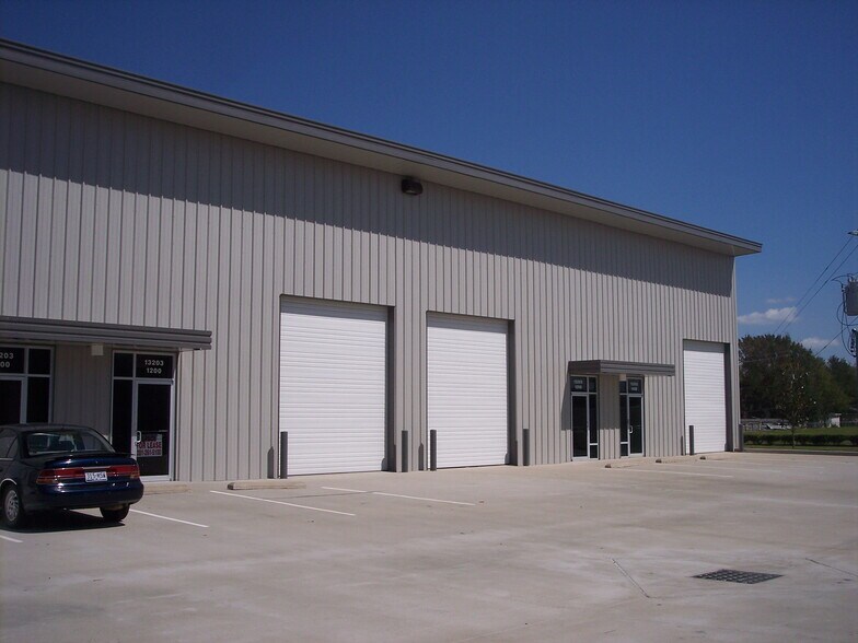 More Photos Of 13215 Stafford Rd, Missouri City Warehouse For Lease