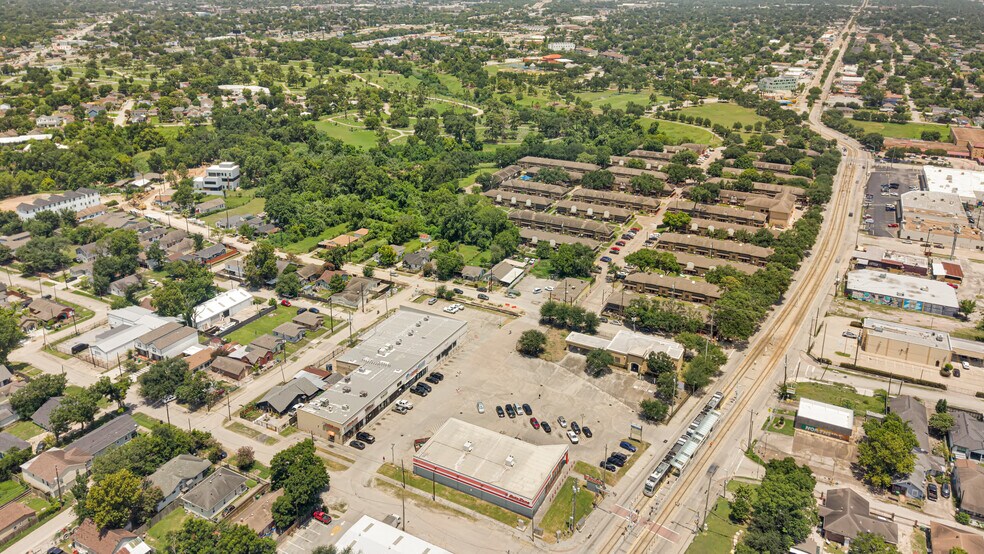 More Photos Of 2601-2619 Fulton St, Houston Unknown For Lease