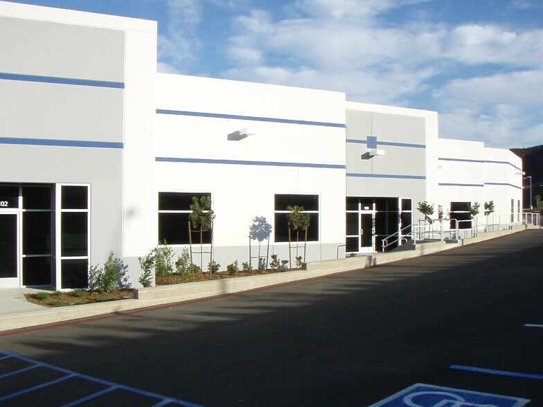 More Photos Of 28910 Avenue Penn, Valencia Distribution For Lease