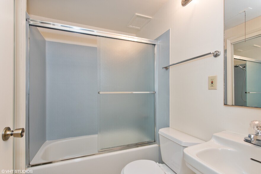 More Photos Of 4735 Ravenna Ave NE, Seattle Apartments For Sale