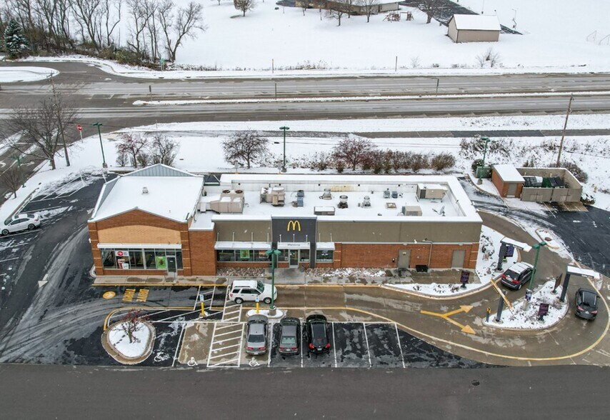 More Photos Of 701 Meadowbrook Rd, Waukesha Storefront For Lease