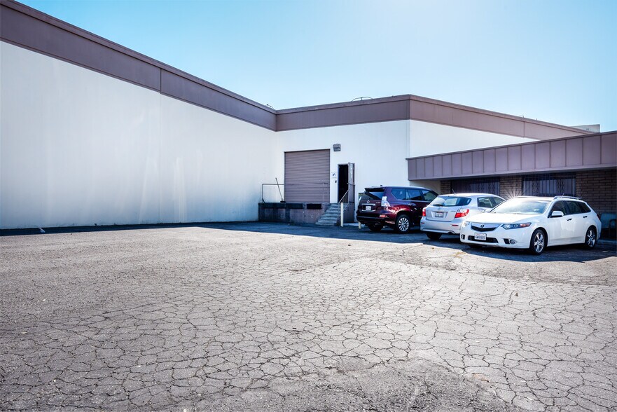More Photos Of 17000 Keegan Ave, Carson Manufacturing For Lease