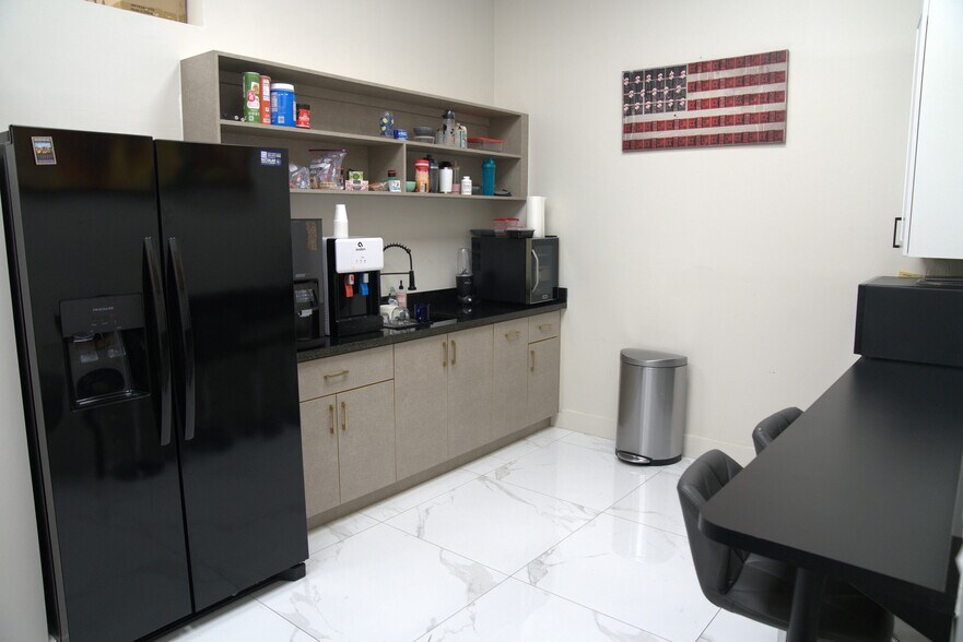 More Photos Of 16101-16173 Biscayne Blvd, North Miami Beach Storefront For Lease