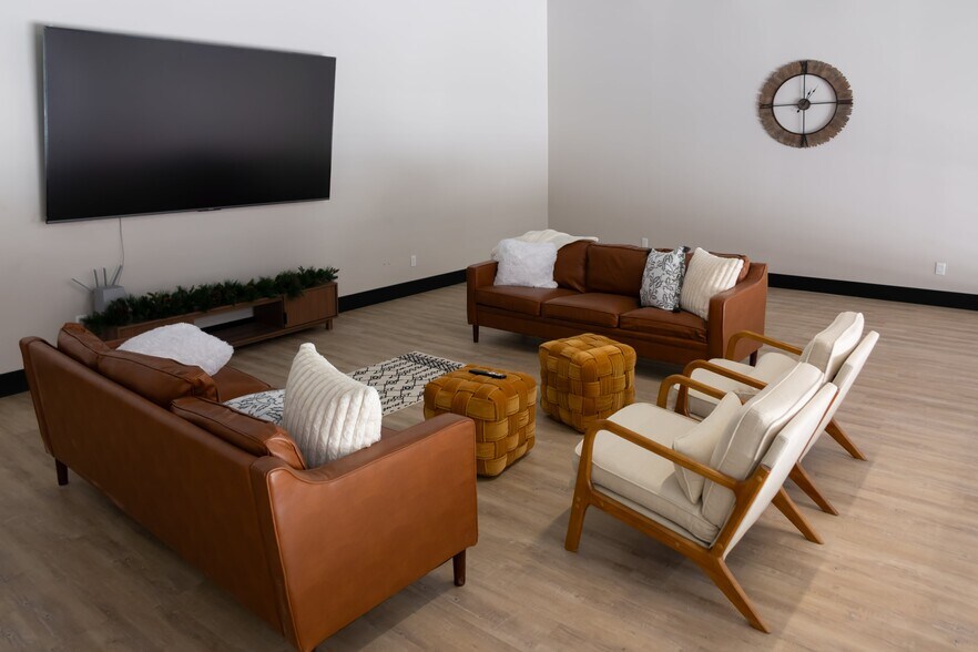 More Photos Of 140 Cain Dr, Haysville Industrial For Sale