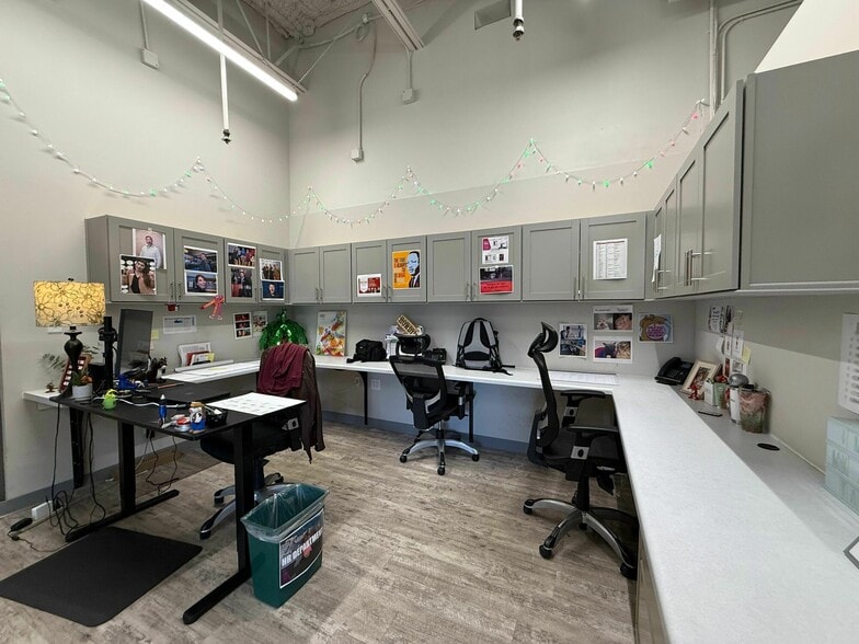 More Photos Of 2101 W Chesterfield Blvd, Springfield Office For Sale