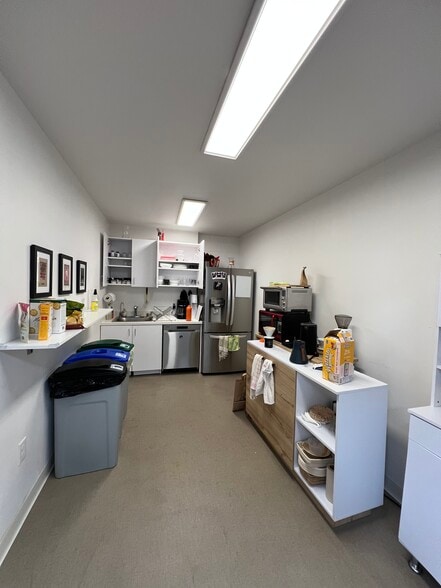 More Photos Of 5815 Fremont St, Oakland Warehouse For Lease