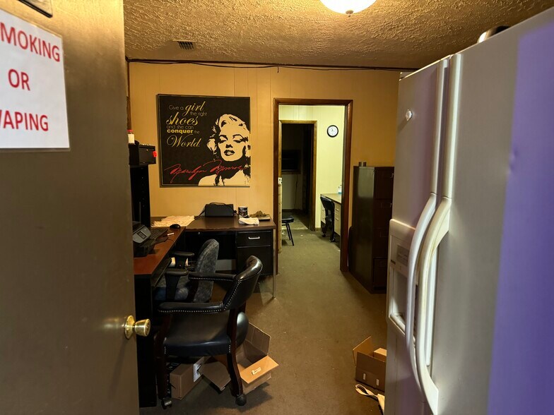 More Photos Of 3080 W State St, Bristol Bar For Sale