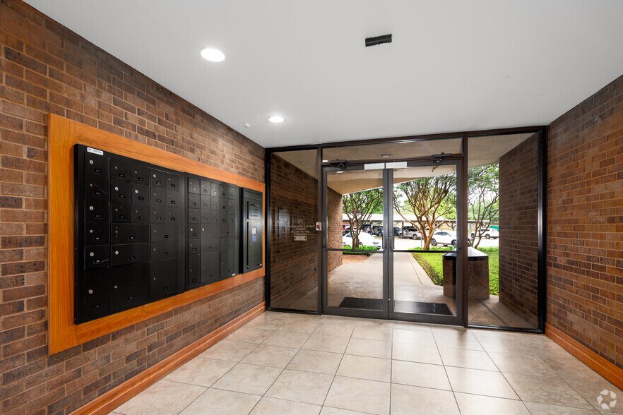 More Photos Of 17000 Dallas Pkwy, Dallas Loft Creative Space For Lease