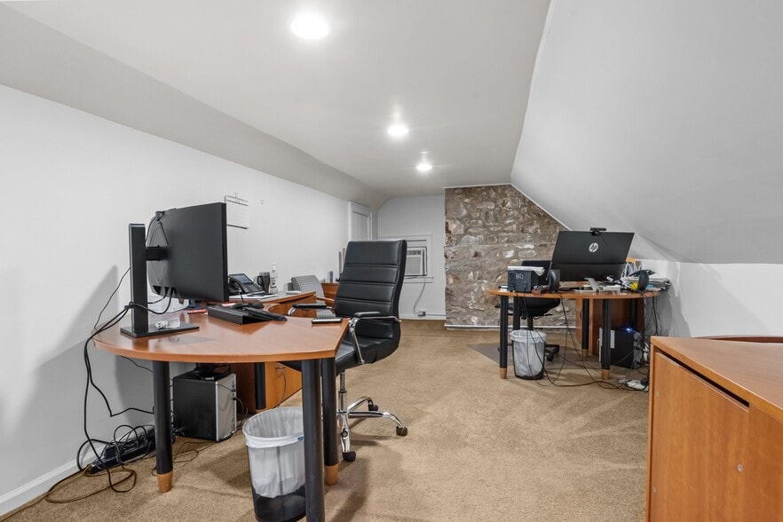 More Photos Of 111 S State St, Newtown Office Residential For Lease