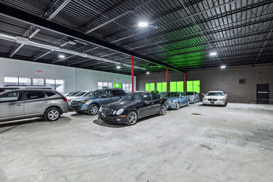 More Photos Of 2020 W Northwest Hwy, Dallas Freestanding For Sale