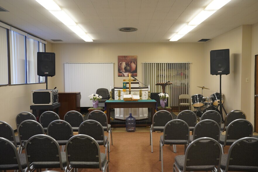 More Photos Of 206 Emerling Dr, Saint Louis Religious Facility For Sale