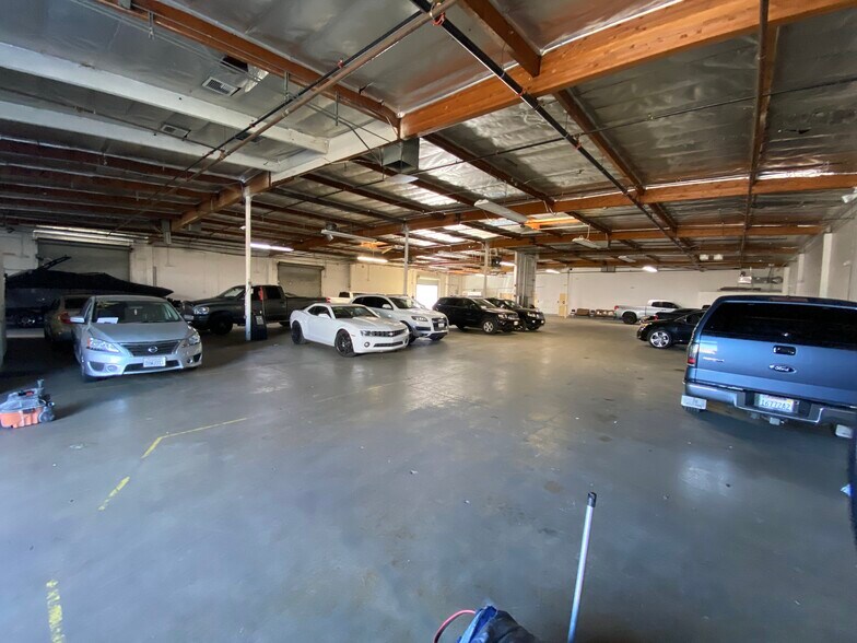 More Photos Of 9160 Deering Ave, Chatsworth Warehouse For Lease
