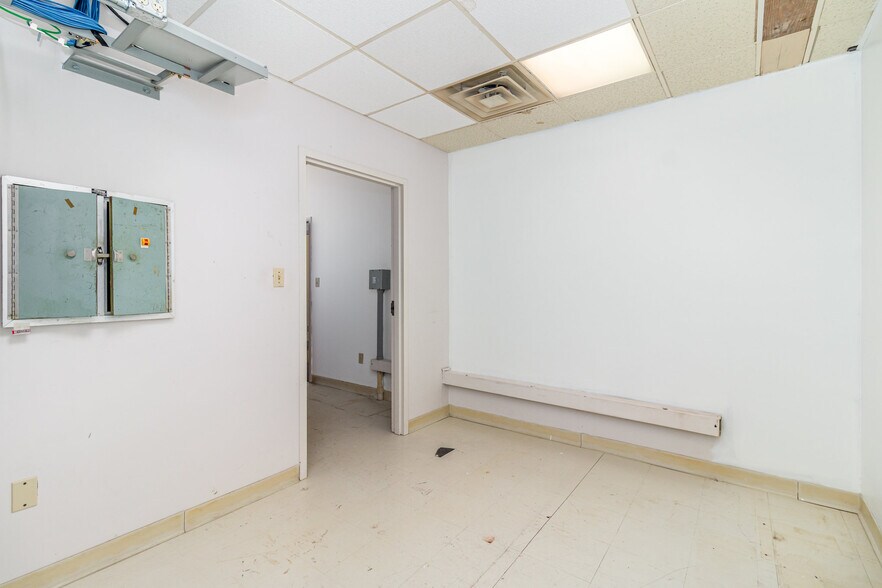 More Photos Of 10190-10198 Springfield Pike, Cincinnati Medical For Sale