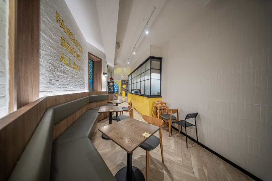More Photos Of 31 Elm St, Toronto Storefront Retail Office For Sale