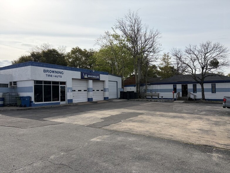 More Photos Of 601 S 17th St, Wilmington Auto Repair For Sale