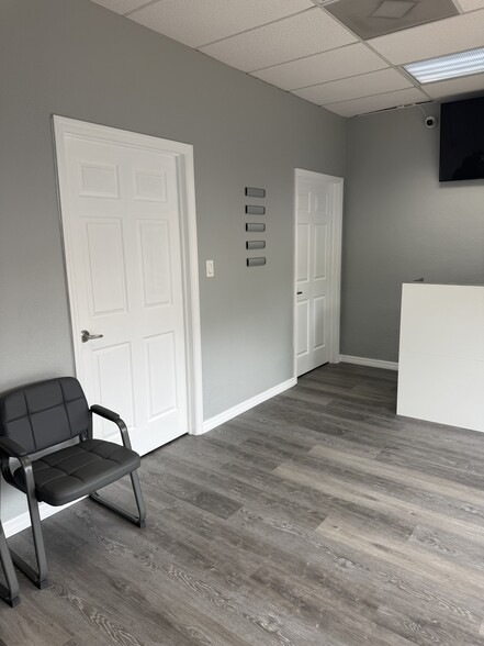 More Photos Of 1206-1214 Bowman St, Clermont Freestanding For Lease
