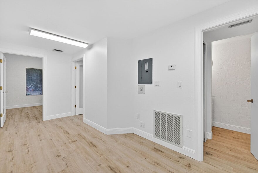 More Photos Of 5235 Ramsey Way, Fort Myers Office For Sale