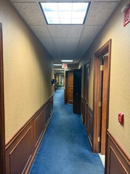 More Photos Of 1615 Forum Pl, West Palm Beach Office For Sale