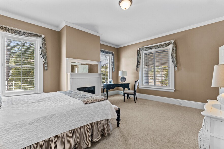 More Photos Of 738 E Main St, Belhaven Hotel For Sale