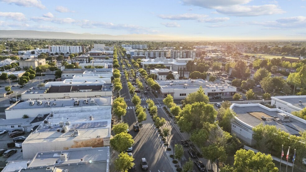 More Photos Of 516 W Lancaster Blvd, Lancaster Freestanding For Lease