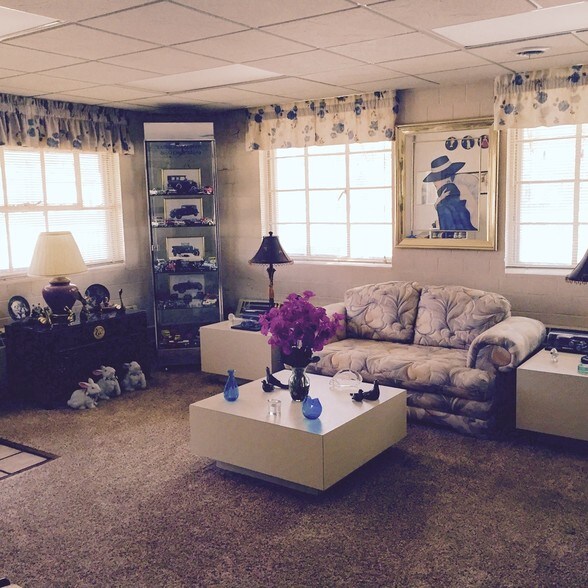 More Photos Of 56495 Grand River Ave, New Hudson Warehouse For Lease