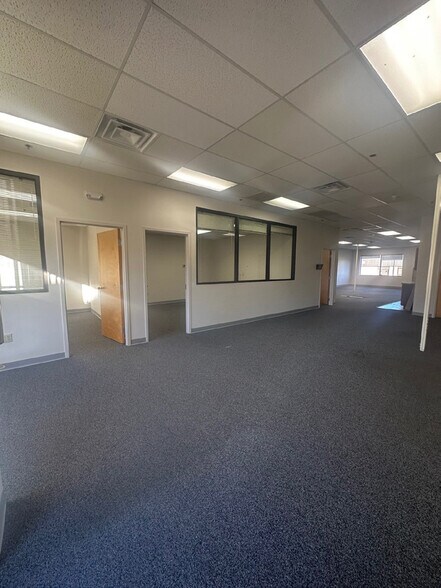 More Photos Of 100 Sebethe Dr, Cromwell Light Distribution For Lease