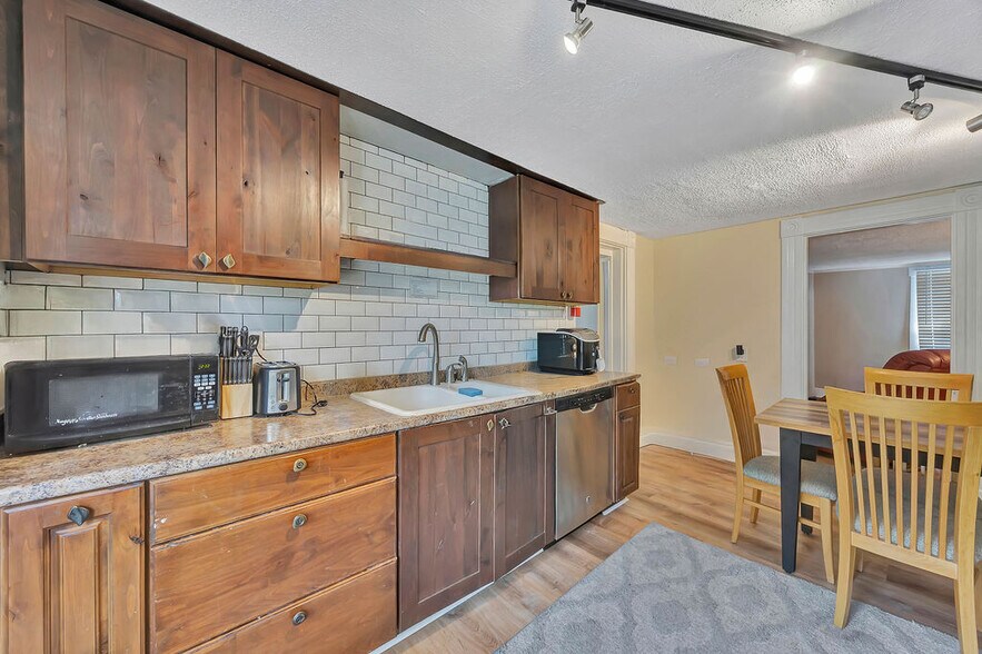 More Photos Of 215 N College Ave, Oxford Apartments For Sale