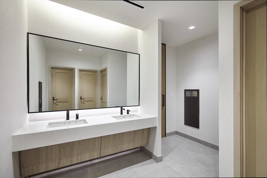 More Photos Of 2100 Ross Ave, Dallas Office For Lease