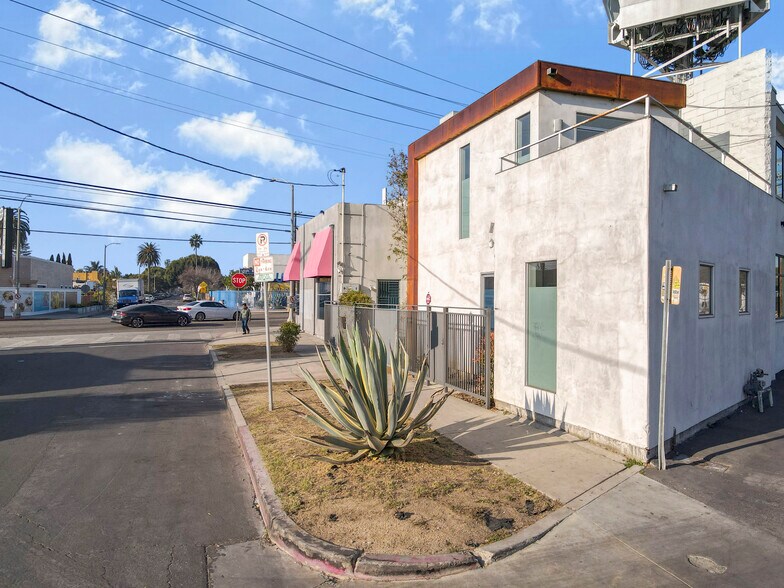 More Photos Of 328 Lincoln Blvd, Venice Storefront Retail Residential For Sale