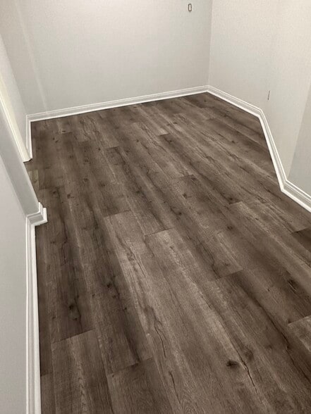 More Photos Of 658 Hawthorne St, Glendale Showroom For Lease